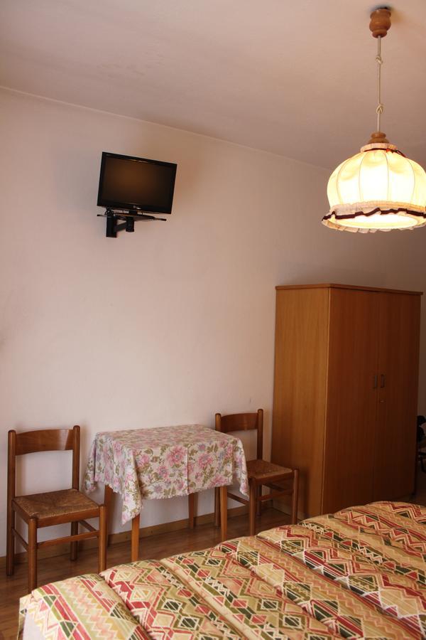 Garni Hirsch Hotel Canazei Exterior foto