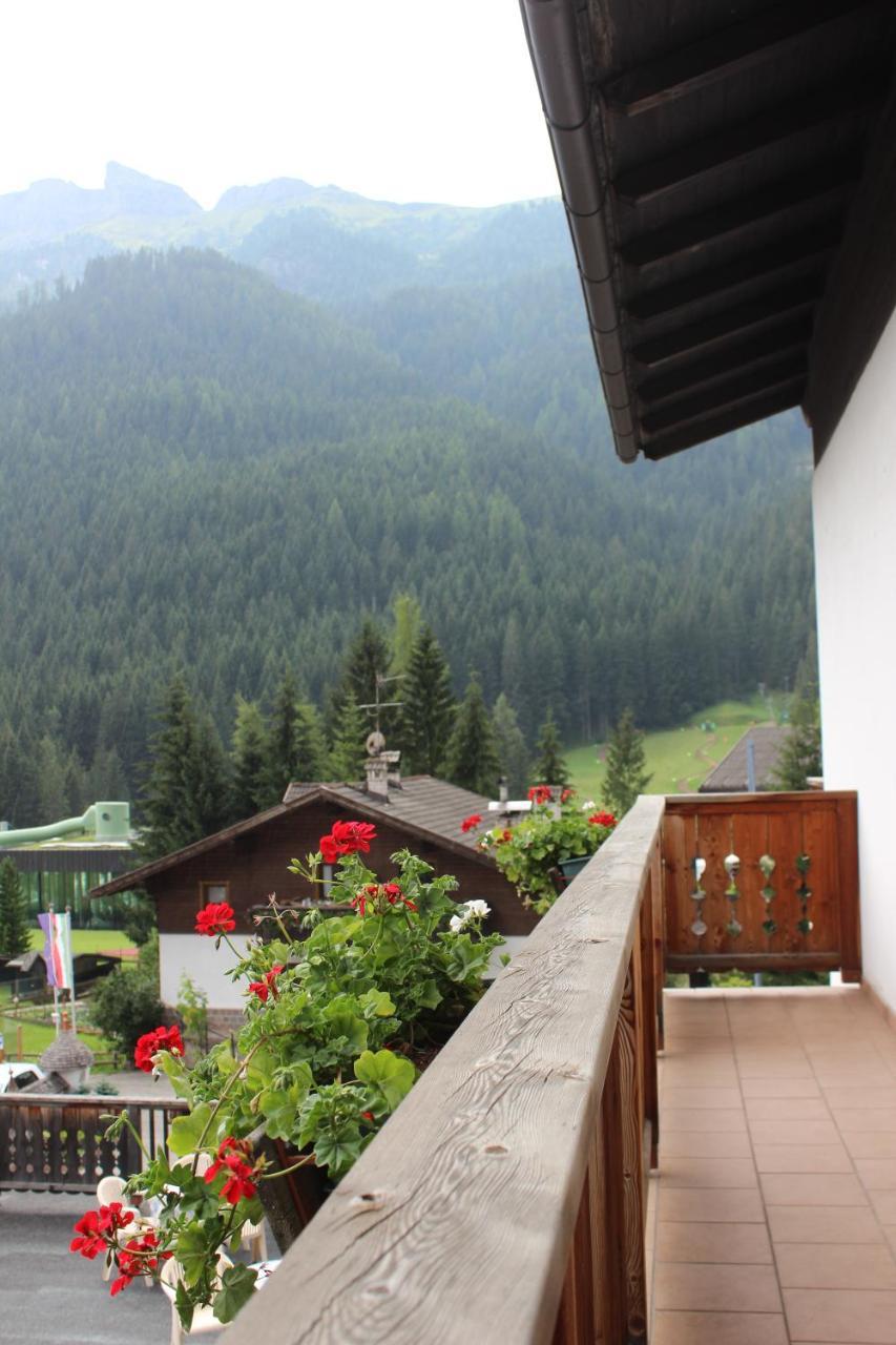 Garni Hirsch Hotel Canazei Exterior foto