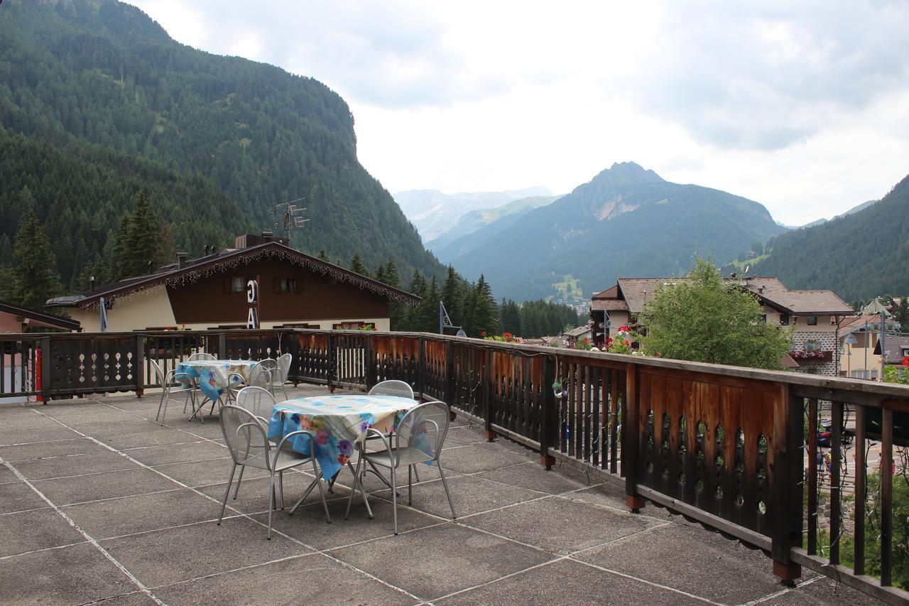 Garni Hirsch Hotel Canazei Exterior foto