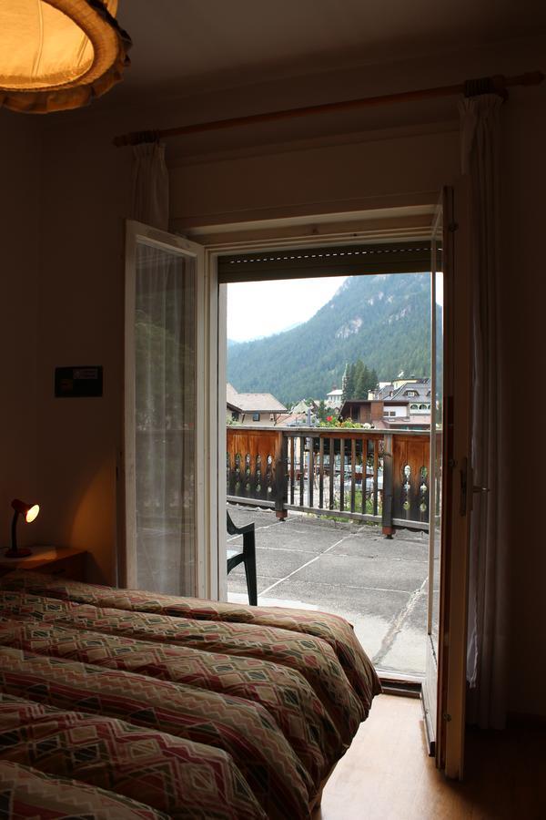 Garni Hirsch Hotel Canazei Exterior foto